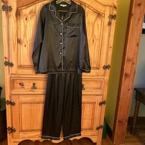 Women’s Tony & Candice black white 2 piece satin pajamas set size M - NWT